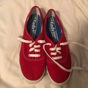 RED KEDS SIZE 9